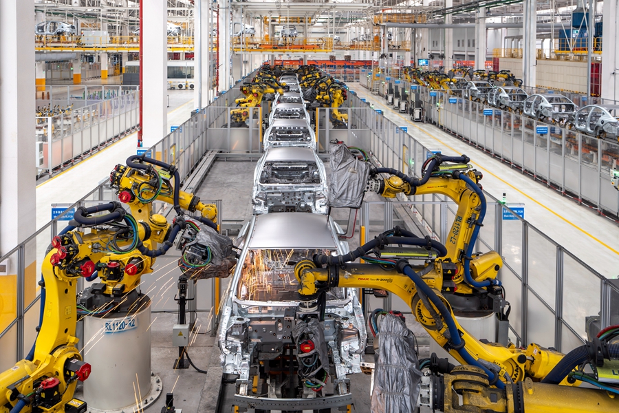 長沙比亞迪雨花工廠的智能化生產(chǎn)線.jpg 長沙比亞迪雨花工廠的智能化生產(chǎn)線.jpg